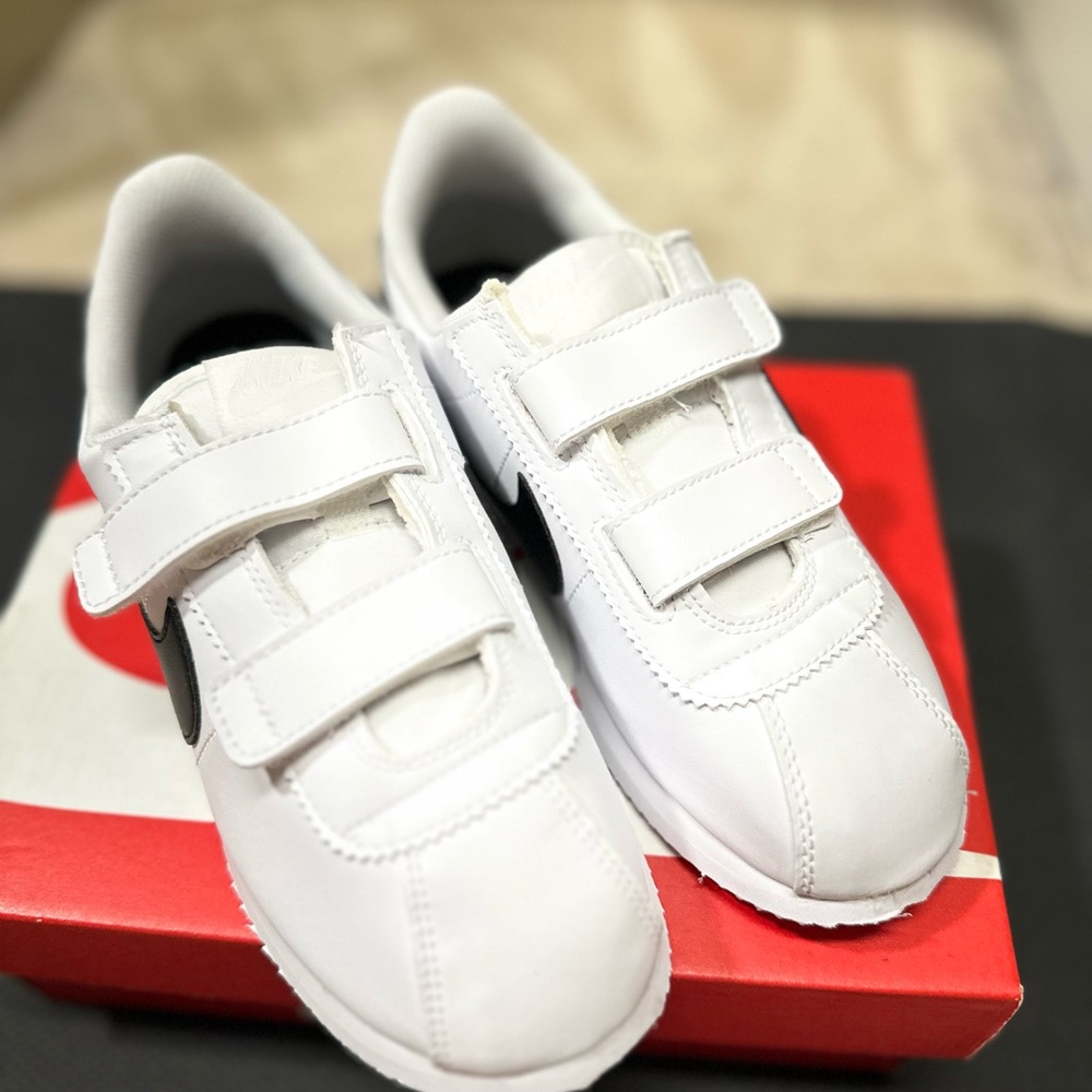 Nike Kids White Sneakers with Black Swoosh Velcro - Picture 2 of 4
